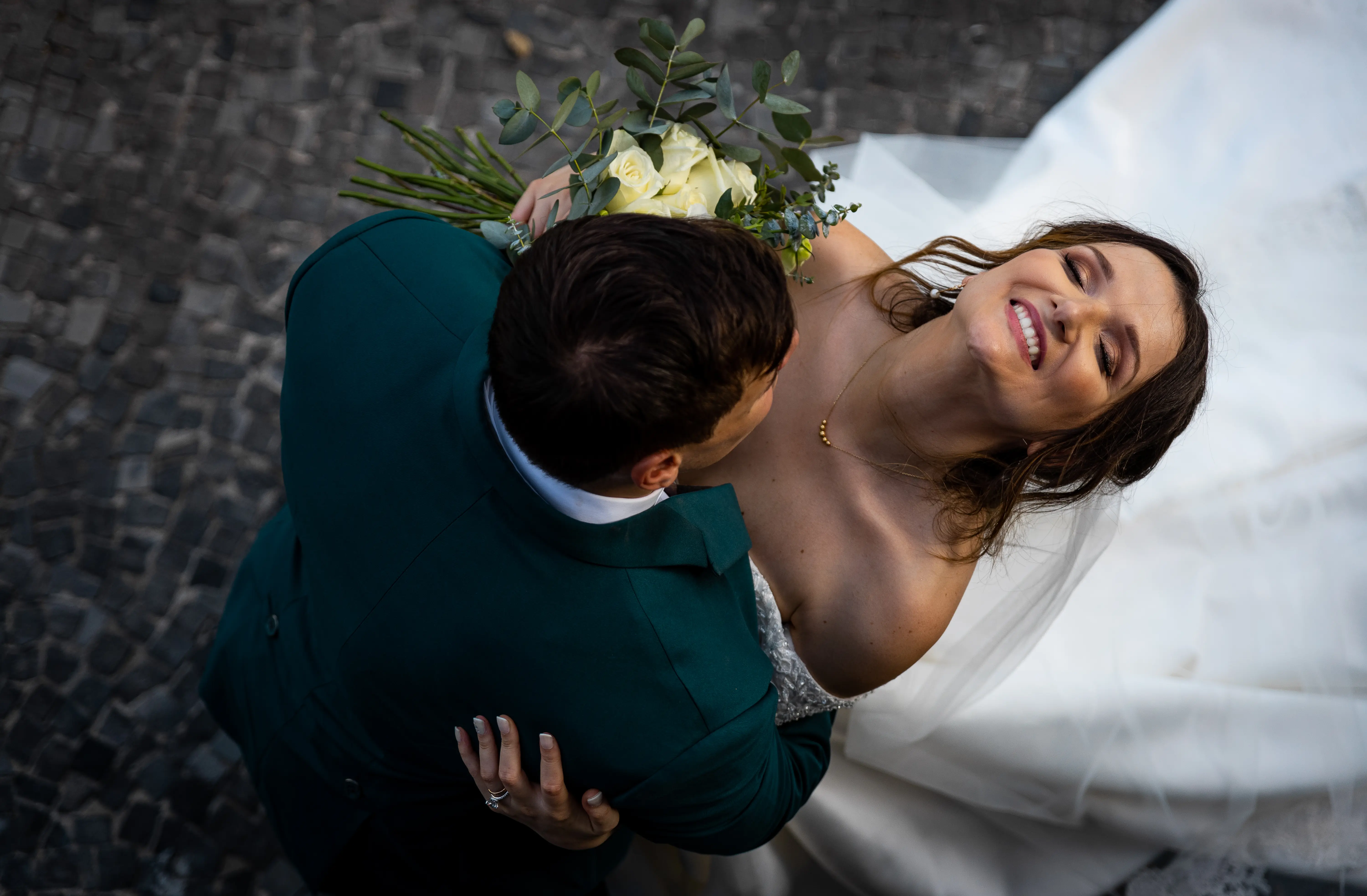 A photo of casamentos